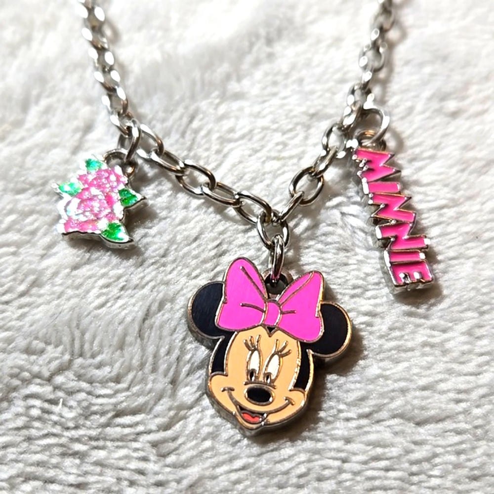 #290 Minnie Mouse charm necklace